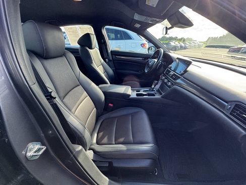 Used 2018 Honda Accord Sport image 11