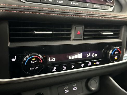 Used 2025 Nissan Rogue SV AWD/4WD image 19