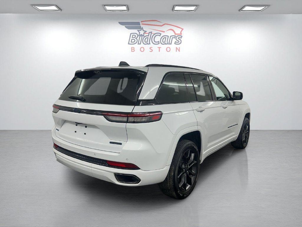 Used 2023 Jeep Grand Cherokee 30th Anniversary AWD/4WD image 4