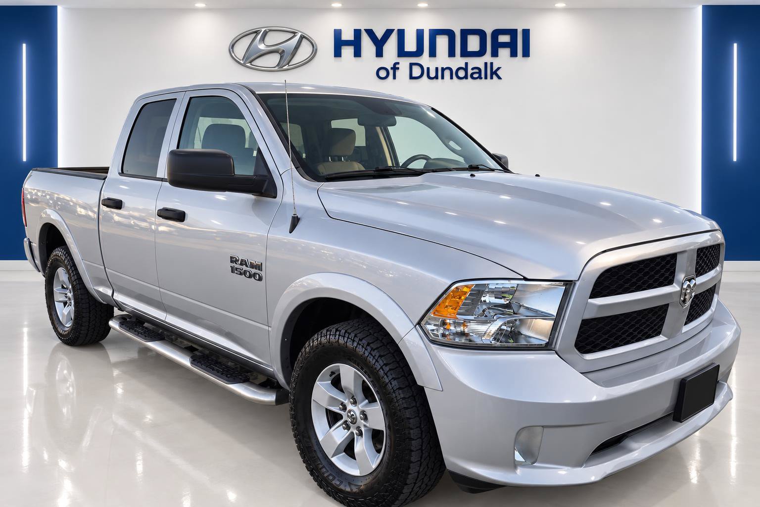Used 2017 RAM 1500 Express AWD/4WD image 3