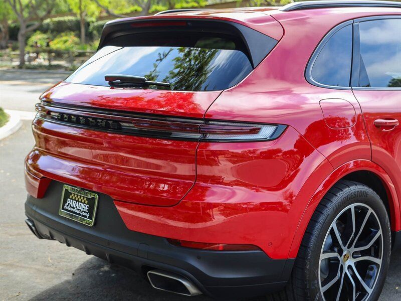 Used 2024 Porsche Cayenne AWD/4WD image 13
