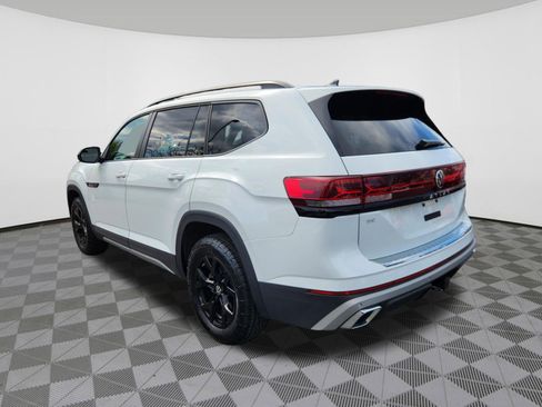Certified 2025 Volkswagen Atlas Peak Edition SE AWD/4WD image 3