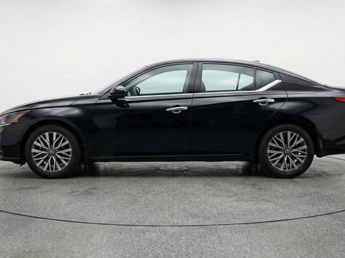 Used 2025 Nissan Altima 2.5 SV FWD image 5