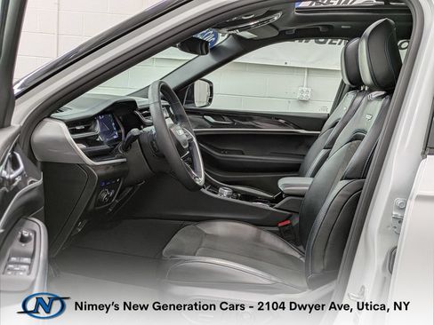 Used 2023 Jeep Grand Cherokee Trailhawk AWD/4WD image 3