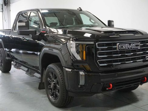 Used 2024 GMC Sierra 2500 AT4 image 8