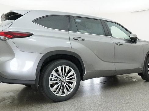 New 2026 Toyota Highlander Platinum image 19