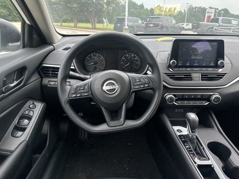 Used 2025 Nissan Altima 2.5 S FWD image 22