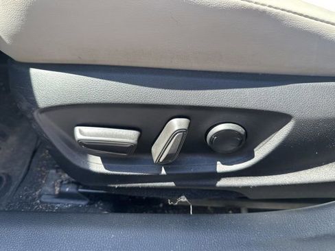 Used 2023 Toyota Prius XLE AWD/4WD image 15