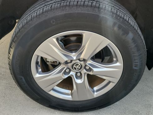 Used 2023 Toyota RAV4 XLE w/ Convenience Package FWD image 8