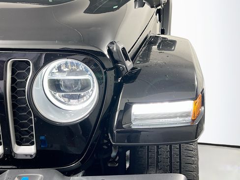 Used 2022 Jeep Wrangler Unlimited Sahara AWD/4WD image 11