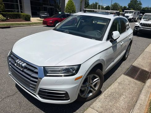 Used 2019 Audi Q5 2.0T Premium w/ Convenience Package AWD/4WD image 4