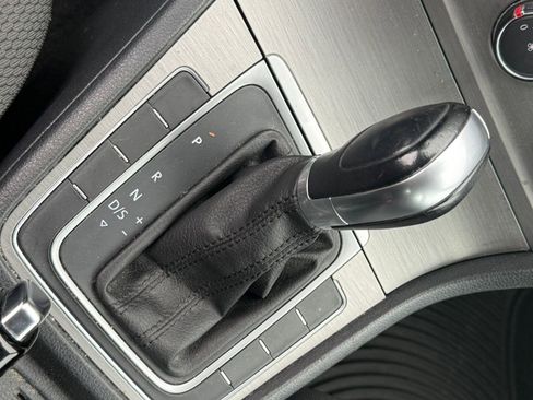 Used 2016 Volkswagen Golf S image 23