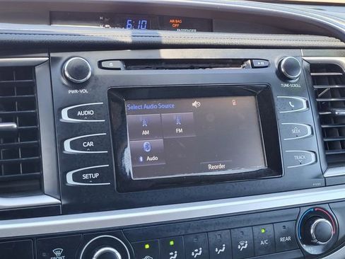 Used 2016 Toyota Highlander LE AWD/4WD image 16
