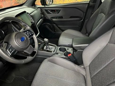 Used 2025 Subaru Forester Premium AWD/4WD image 24