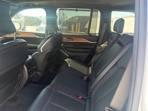 Used 2023 Jeep Grand Cherokee Summit AWD/4WD image 7