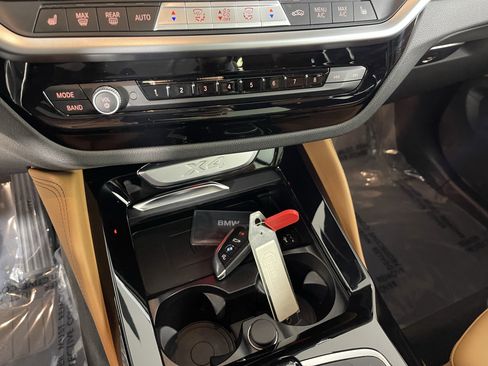 Certified 2025 BMW X4 xDrive30i image 14