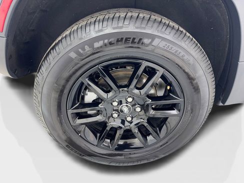 Used 2025 Land Rover Defender 110 S image 82