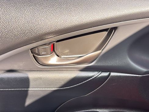 Used 2019 Honda Civic Sport Touring image 10