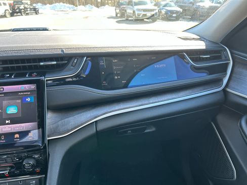 Used 2022 Jeep Grand Cherokee Limited 4xe image 39