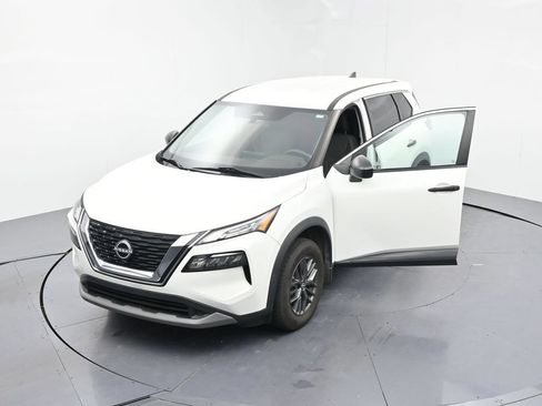 Used 2022 Nissan Rogue S FWD image 17