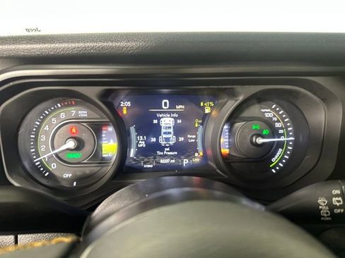 Used 2024 Jeep Wrangler Unlimited image 17