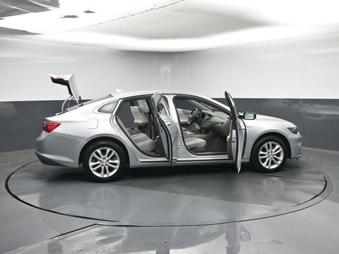 Used 2018 Chevrolet Malibu LT image 50