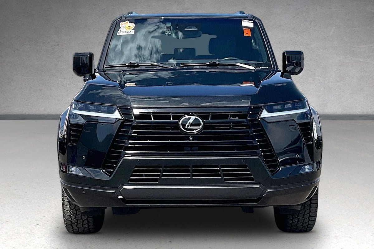 Used 2024 Lexus GX 550 w/ Accessory Package (Z1) AWD/4WD image 3