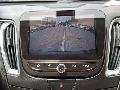 Used 2017 Chevrolet Malibu LT w/ Leather Package FWD image 19