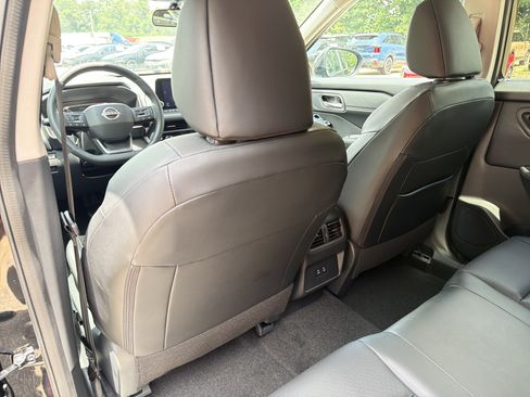 Used 2025 Nissan Rogue SV w/ SV Premium Package FWD image 21