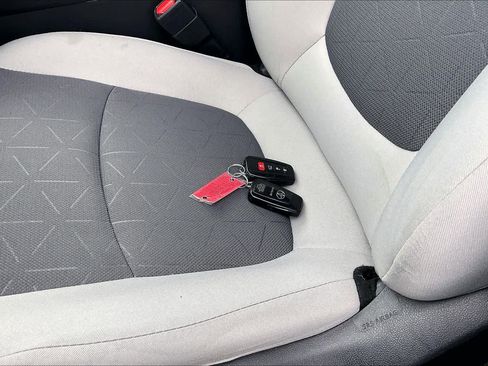 Used 2023 Toyota RAV4 XLE w/ Convenience Package image 14