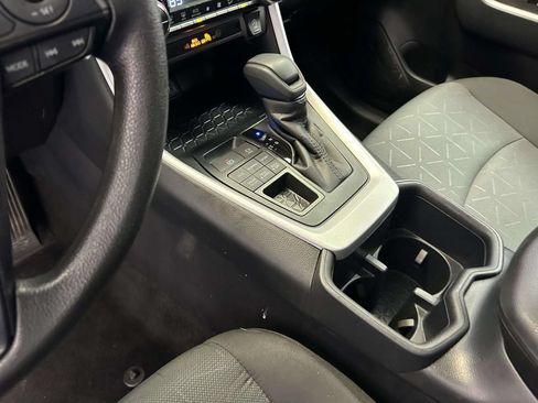 Used 2025 Toyota RAV4 XLE AWD/4WD image 19
