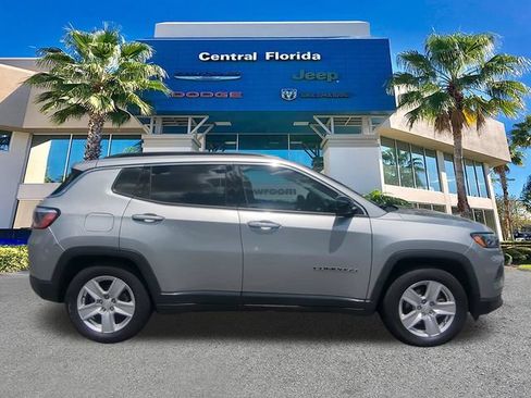Used 2022 Jeep Compass Latitude w/ Sun and Sound Group FWD image 4