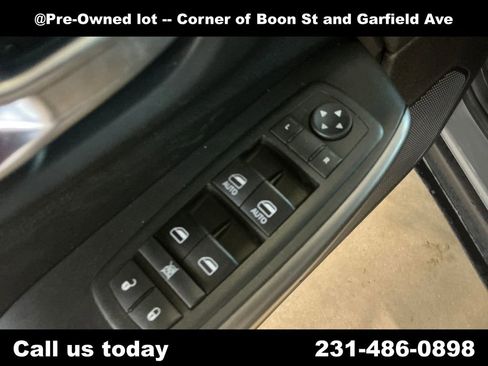 Used 2020 Jeep Cherokee Latitude Plus w/ Comfort/Convenience Group AWD/4WD image 16