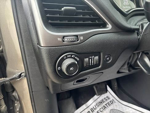 Used 2020 Jeep Cherokee Latitude Plus w/ Cold Weather Group image 14