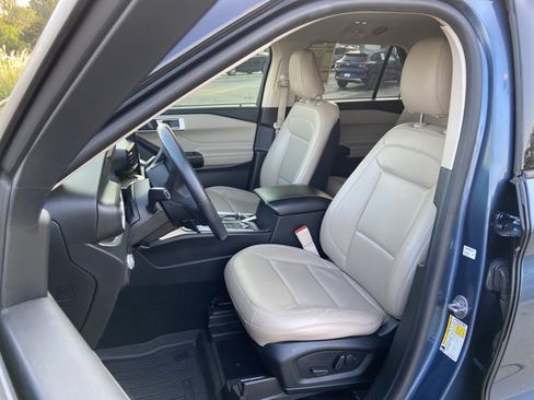 Used 2020 Ford Explorer XLT w/ Equipment Group 202A AWD/4WD image 18
