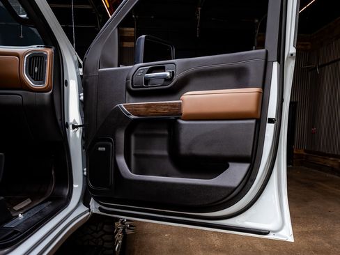 Used 2023 Chevrolet Silverado 3500 High Country image 37