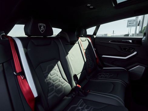 Used 2025 Lamborghini Urus SE image 41