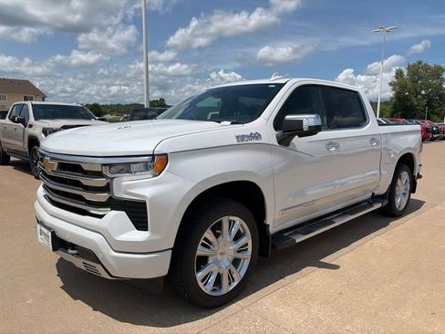 Used 2024 Chevrolet Silverado 1500 High Country w/ High Country Premium Package AWD/4WD image 9