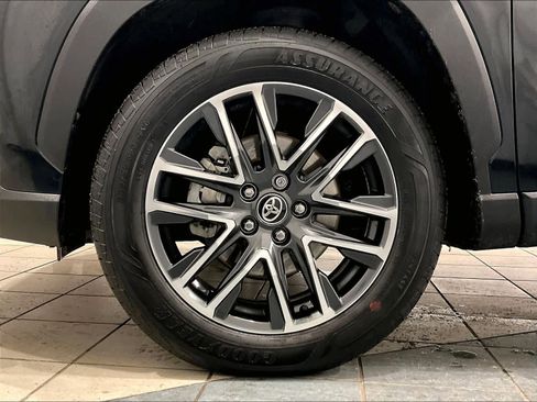 Used 2026 Toyota Corolla Cross XLE w/ Convenience Package image 7