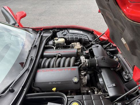 Used 2000 Chevrolet Corvette Convertible w/ Performance Handling Pkg RWD image 21