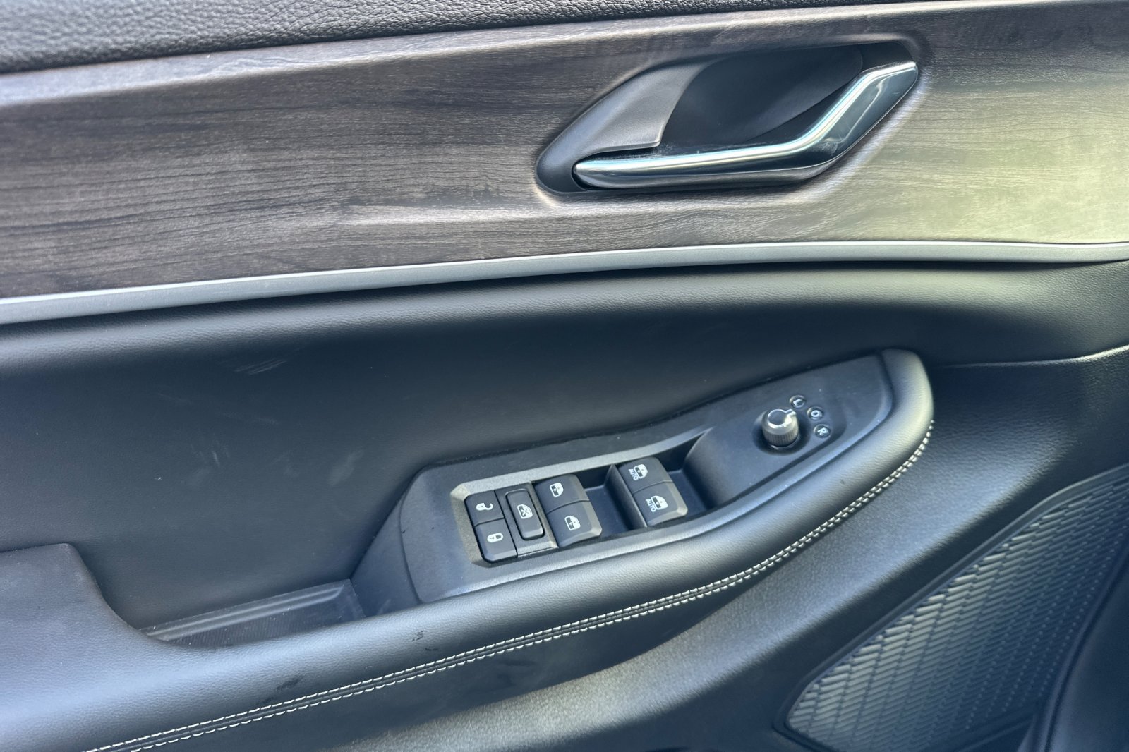 New 2026 Jeep Grand Cherokee Altitude AWD/4WD image 11