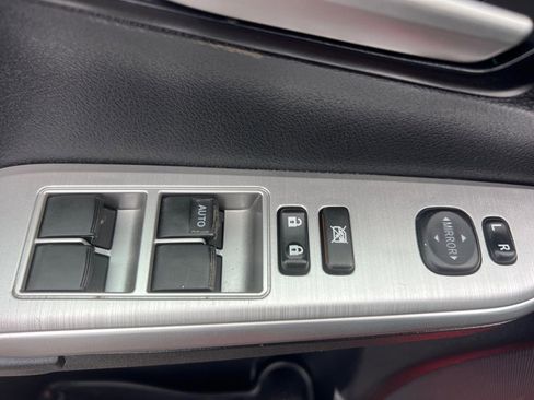 Used 2014 Toyota Camry SE FWD image 25