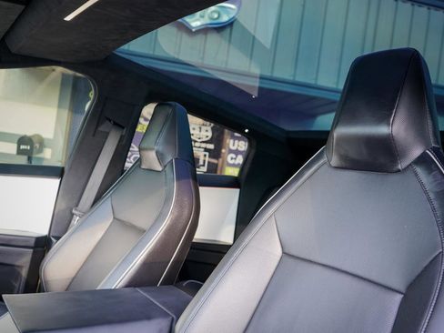 Used 2024 Tesla Cybertruck AWD Crew Cab image 20