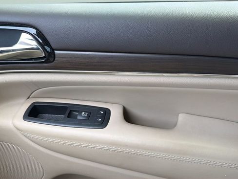 Used 2019 Jeep Grand Cherokee Overland RWD image 14