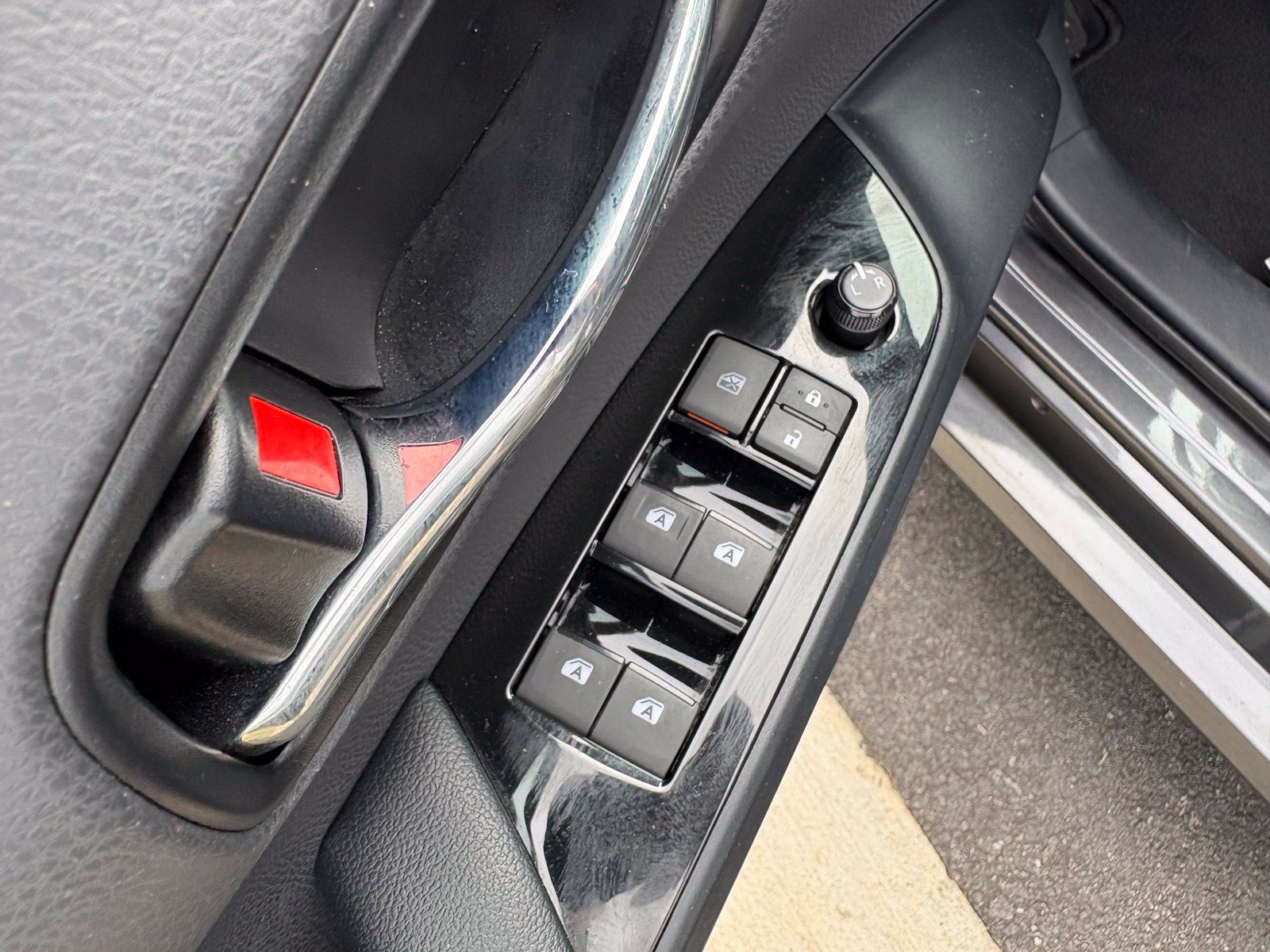 Used 2017 Toyota Prius Four w/ Advanced Technology Package FWD image 26