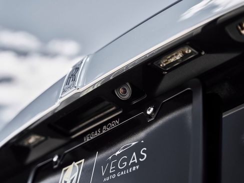Used 2018 Rolls-Royce Dawn RWD image 13