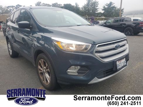 Used 2019 Ford Escape SE FWD image 1