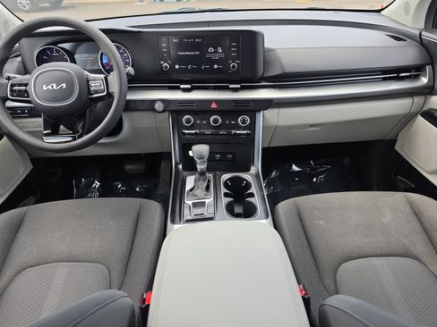 Certified 2024 Kia Carnival LX FWD image 12