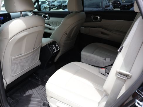 Used 2024 Kia Sorento SX AWD/4WD image 10