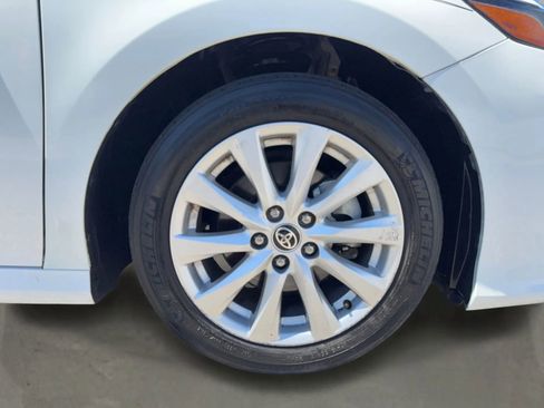 Used 2020 Toyota Camry LE FWD image 13